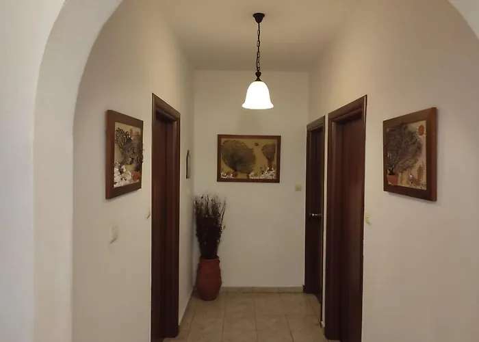 ゲストハウス φωτεινη 3*